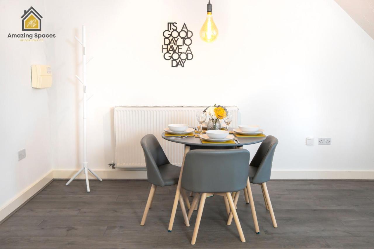 Large Unique 2 Bedroom Duplex Apartment With Private Parking & Free Wifi - Vat Qualifying By Amazing Spaces Relocations Ltd Warrington  Exteriör bild