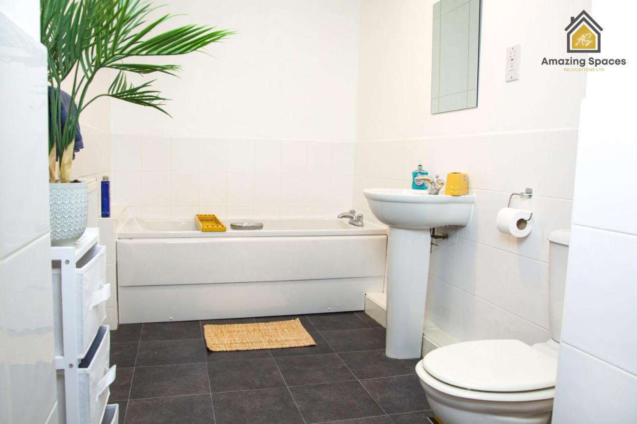 Large Unique 2 Bedroom Duplex Apartment With Private Parking & Free Wifi - Vat Qualifying By Amazing Spaces Relocations Ltd Warrington  Exteriör bild