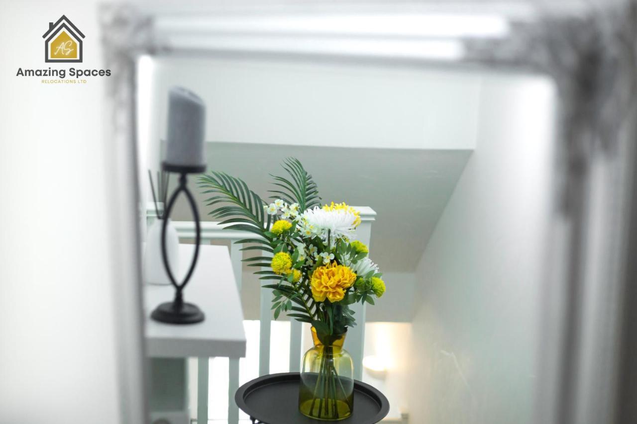 Large Unique 2 Bedroom Duplex Apartment With Private Parking & Free Wifi - Vat Qualifying By Amazing Spaces Relocations Ltd Warrington  Exteriör bild