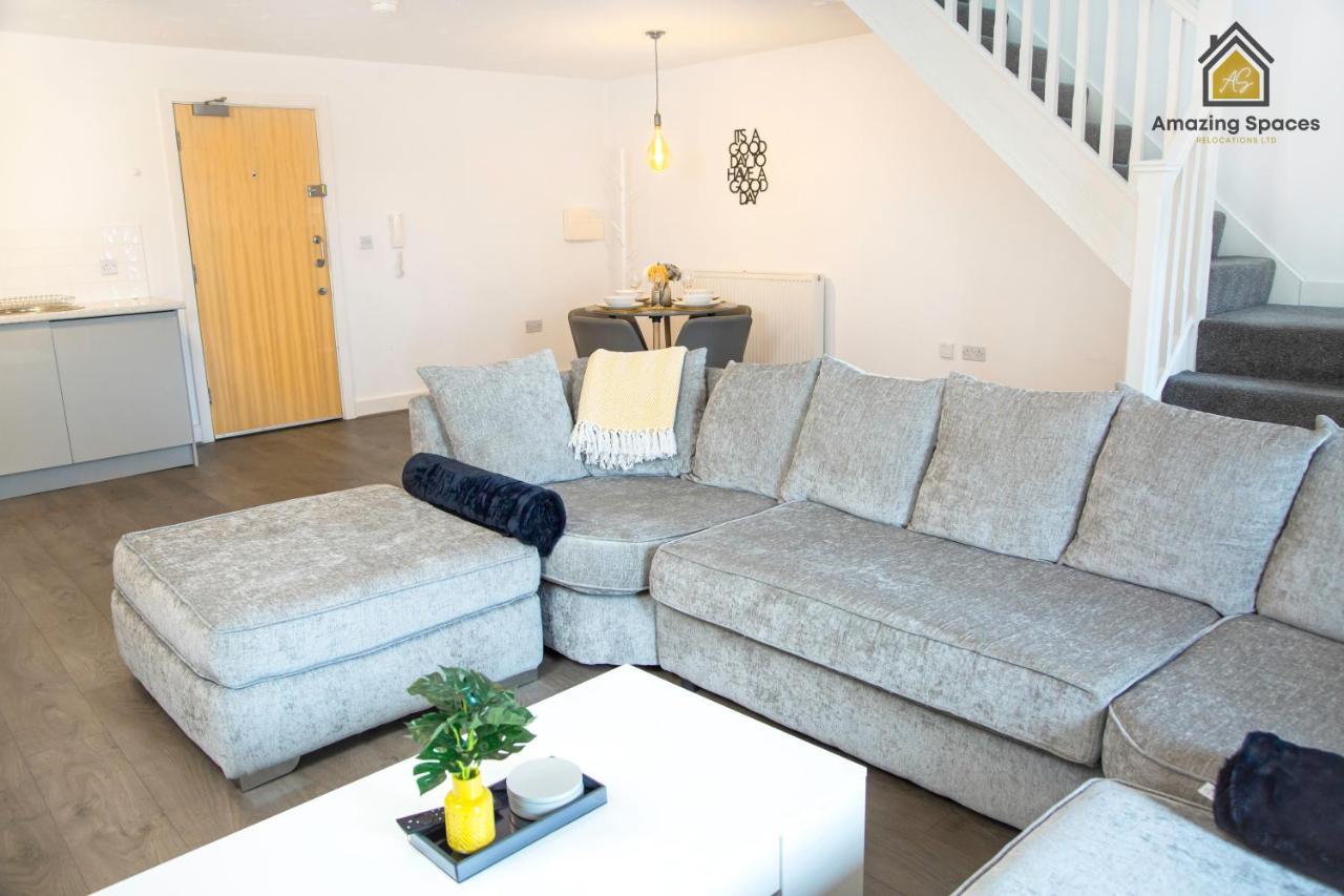 Large Unique 2 Bedroom Duplex Apartment With Private Parking & Free Wifi - Vat Qualifying By Amazing Spaces Relocations Ltd Warrington  Exteriör bild
