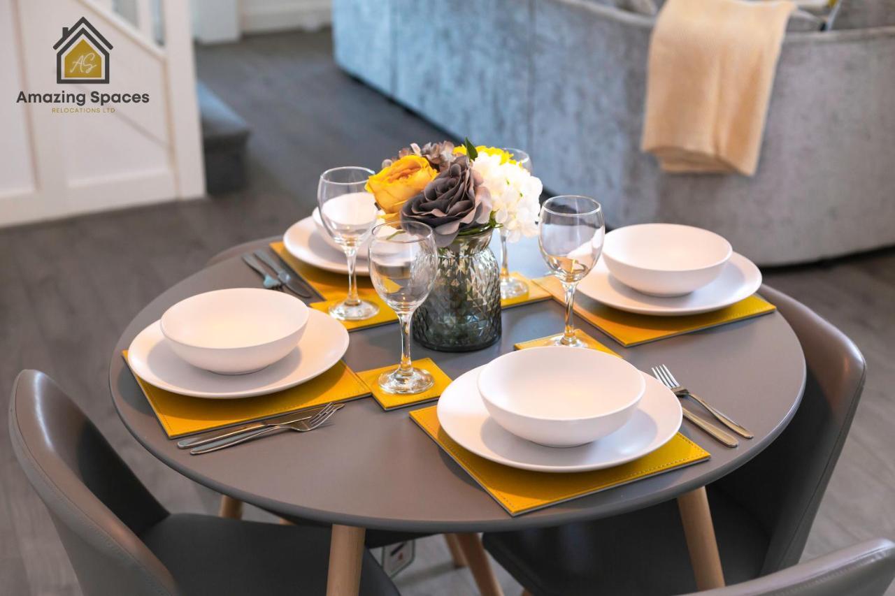 Large Unique 2 Bedroom Duplex Apartment With Private Parking & Free Wifi - Vat Qualifying By Amazing Spaces Relocations Ltd Warrington  Exteriör bild